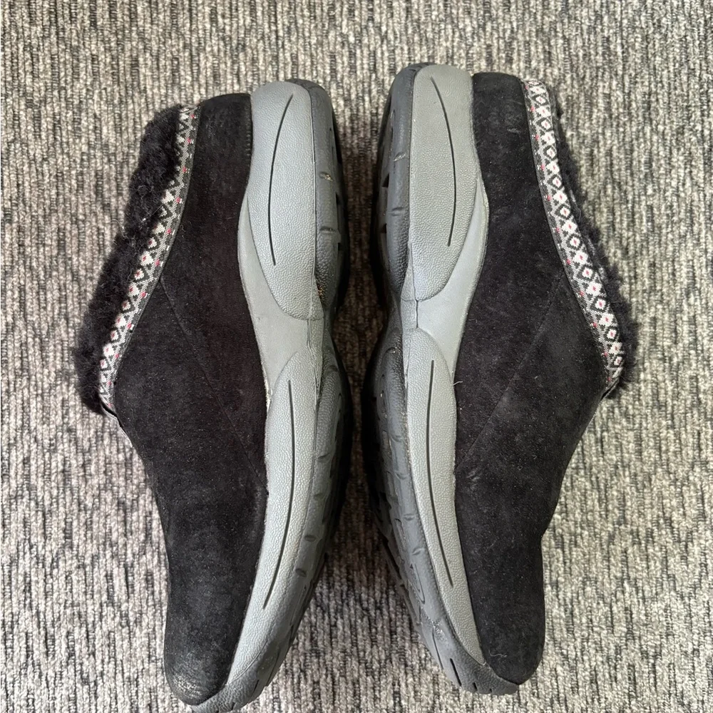 Girls Merrell Black Suede Slip On Shoes Size 2.5